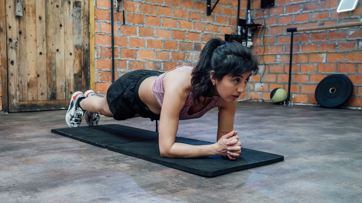 Ejercicios para mantenerte activo en casa
